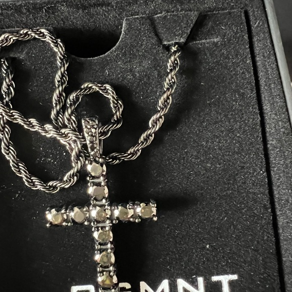 RGMNT ICED CROSS PENDANT - BLACK - Picture 5 of 5